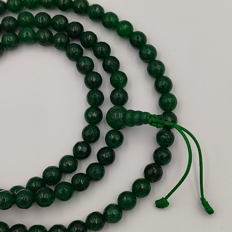 Natural jade beads mala with diamond cutting